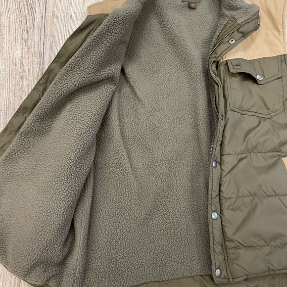 Northwest Olive Green fleece lined vest, zips, upfront side pockets size XL - Picture 4 of 4